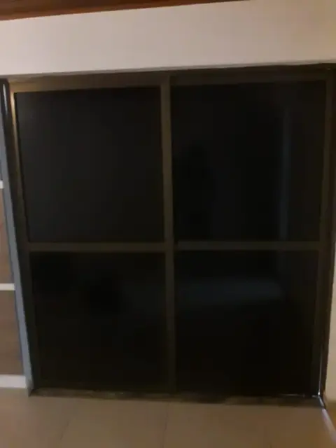 Película para vidro residencial: como escolher a tecnologia certa para ganhar conforto térmico, privacidade e segurança sem obra