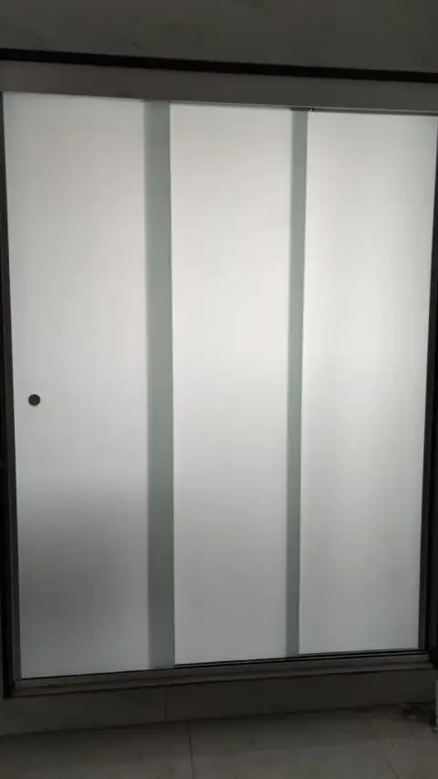 Adesivo jateado para vidro